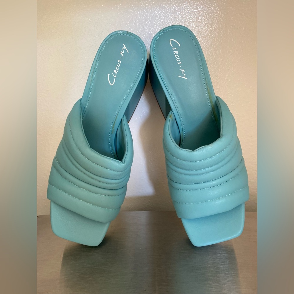 NWT.. WOMENS SAM EDELMAN BABY BLUE SANDALS